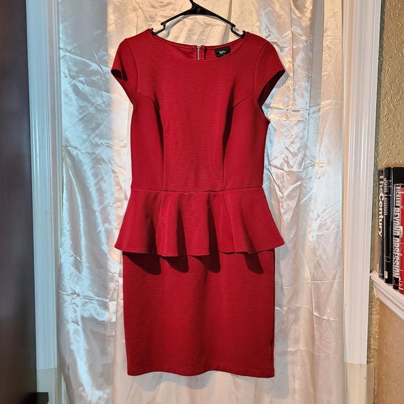 M Ruffle Waist Dress Bundle - Picture 7 of 13